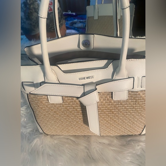 Nine West Beautiful White Leather Handbag with a long shoulder strap Brand New - Picture 7 of 16